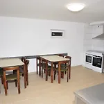 Weisenau Plaza Vandrerhjem *