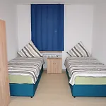 Weisenau Plaza Vandrerhjem *