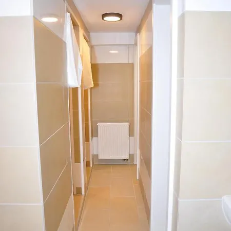 Weisenau Plaza Hostel *