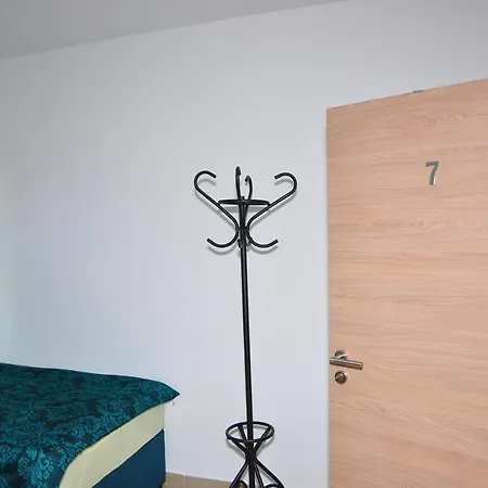 Weisenau Plaza Hostel Mainz