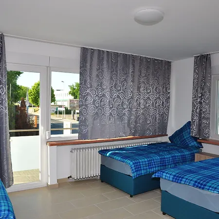 Weisenau Plaza Hostel *