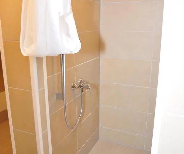 Weisenau Plaza Hostel