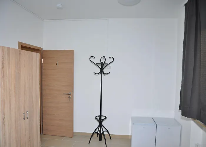 Weisenau Plaza Hostel *