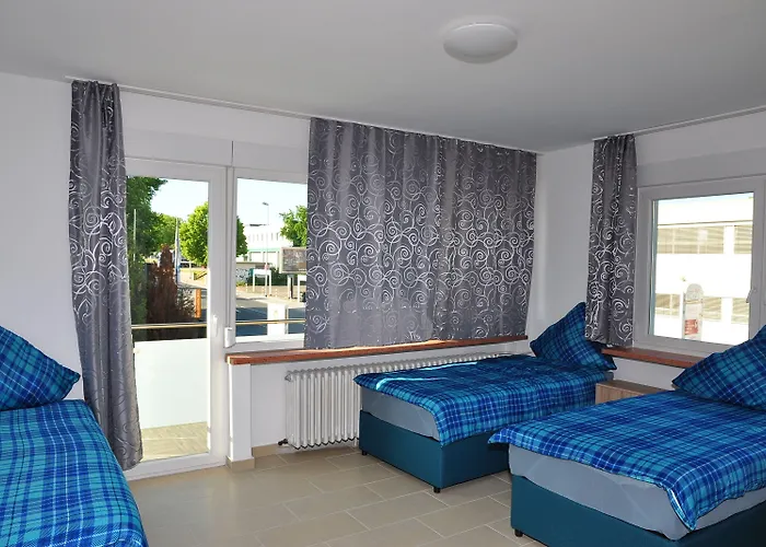 Weisenau Plaza Hostel *