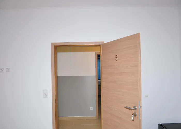 Weisenau Plaza Hostel Mainz